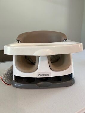 Ingenuity Beige and White Infant  Seat with Tray
